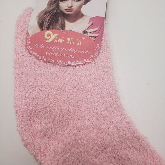 Fuzzy cozy powder pink socks - Picture 2 of 2